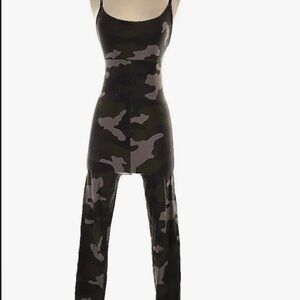 Offline by aerie camoflauge one piece stretchy yoga pilates bodysuit large